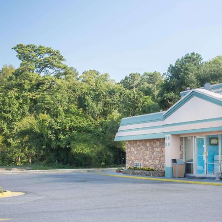 Super 8 By Wyndham Durham/University Area Nc Экстерьер фото