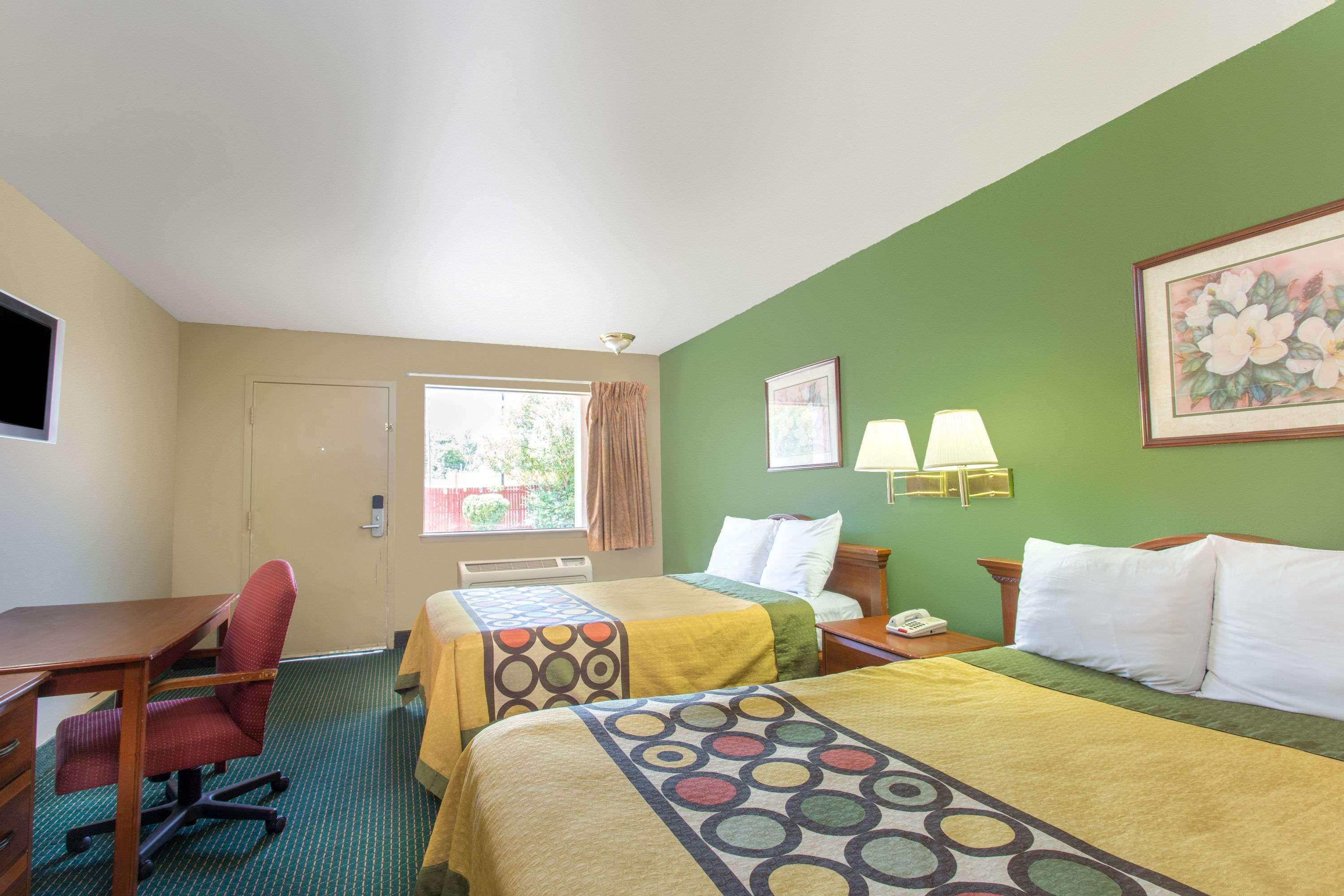Super 8 By Wyndham Durham/University Area Nc Экстерьер фото
