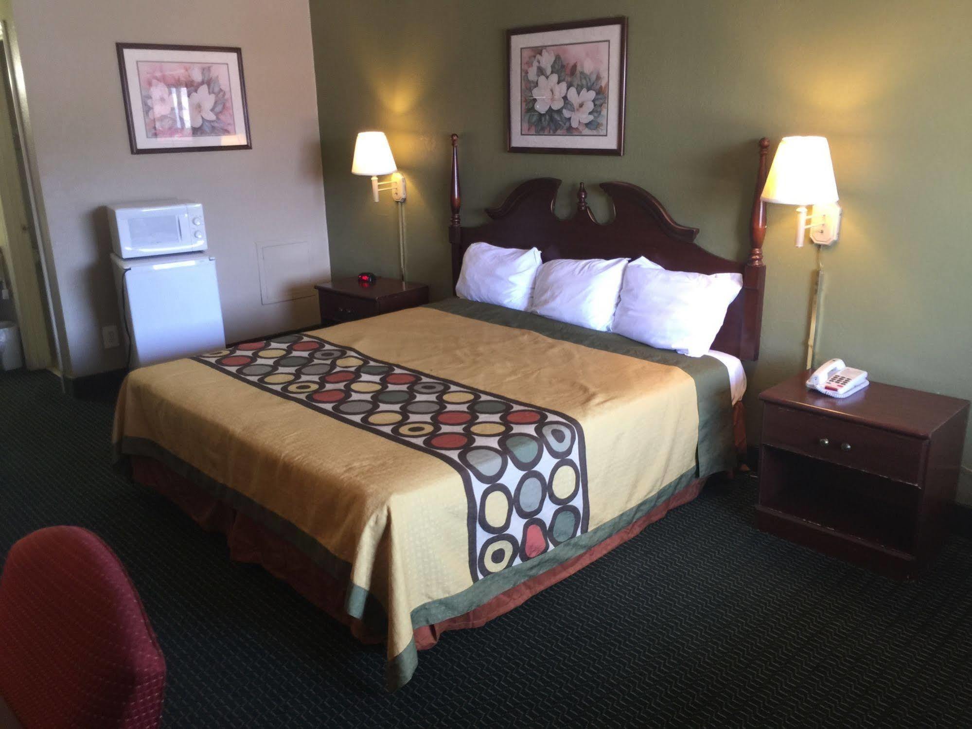 Super 8 By Wyndham Durham/University Area Nc Экстерьер фото