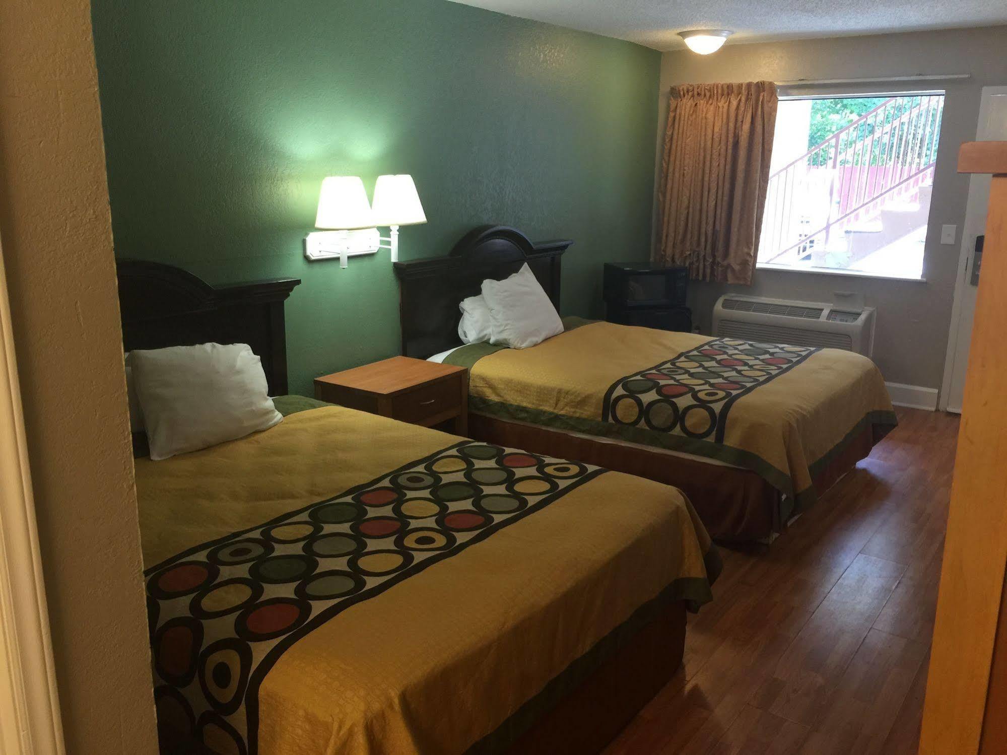 Super 8 By Wyndham Durham/University Area Nc Экстерьер фото