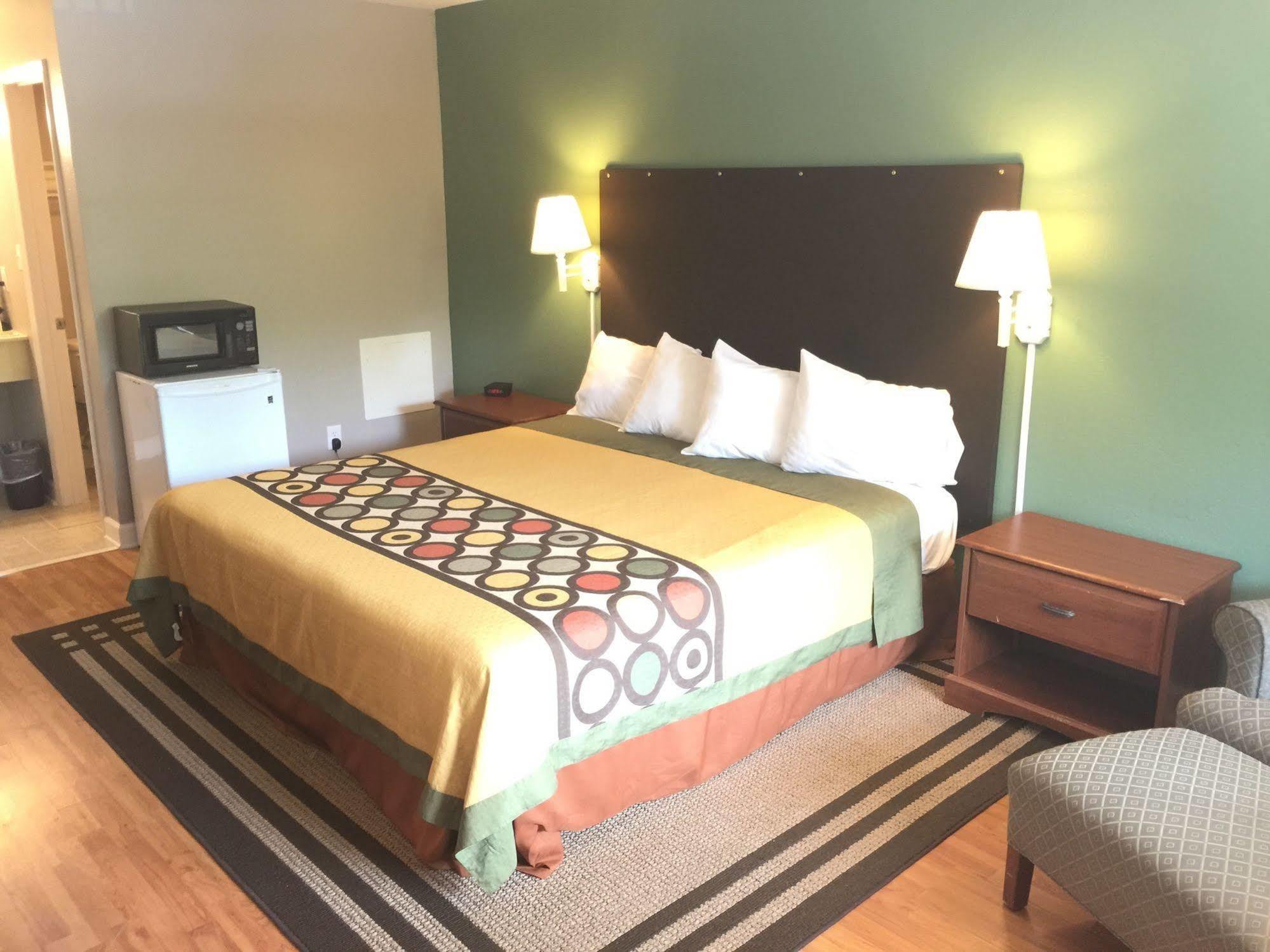Super 8 By Wyndham Durham/University Area Nc Экстерьер фото