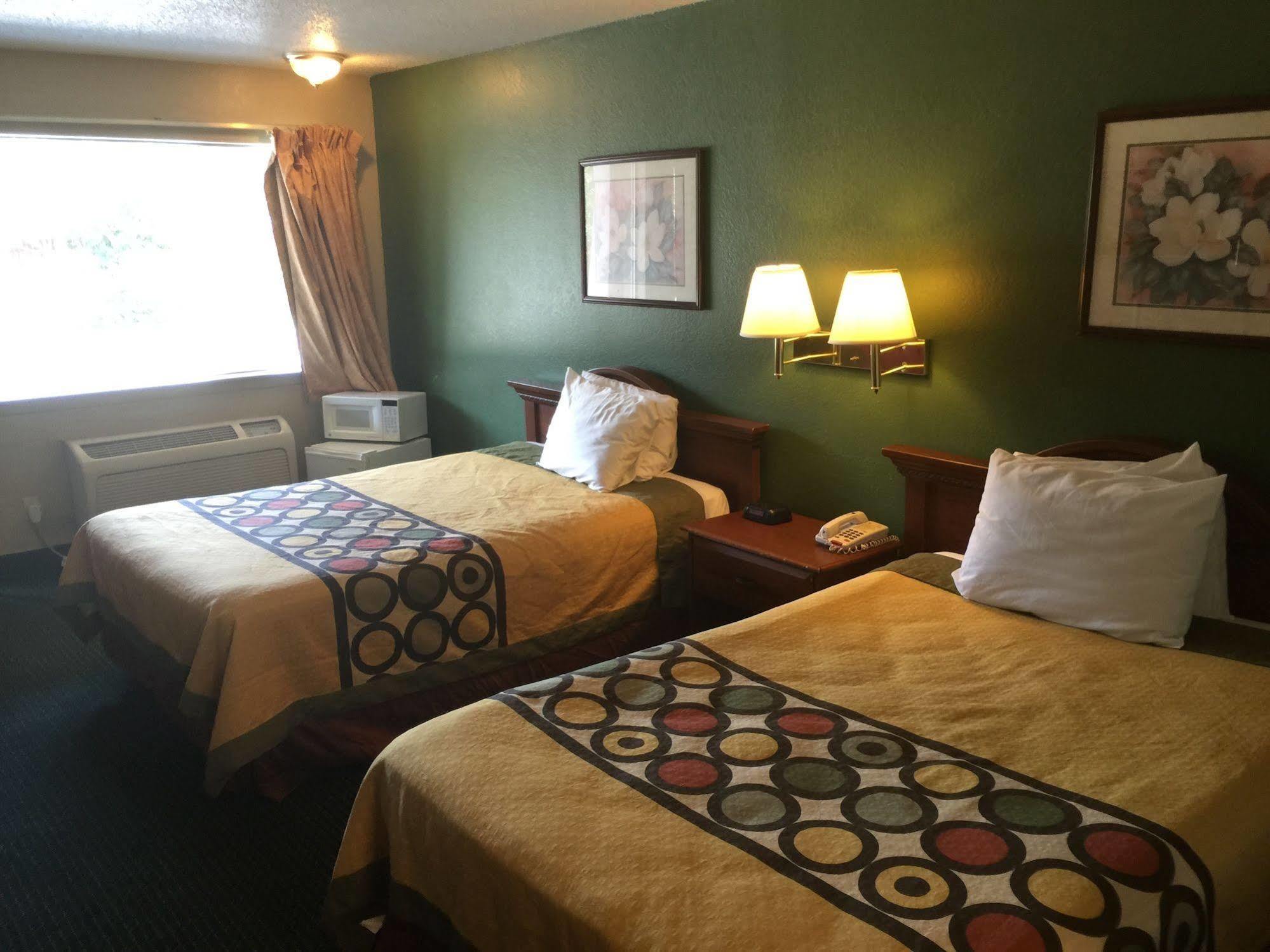 Super 8 By Wyndham Durham/University Area Nc Экстерьер фото